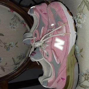 New Balance Susan G Kolmen 993 Pink Ribbon Awareness Sneakers Women's Sz 9